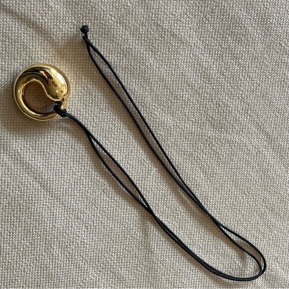 💛Tiffany & Co.💛Elsa Peretti XL Eternal Circle 18 Karat YG Pendant on Cord - Picture 7 of 11